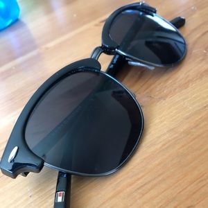 Tommy Hilfiger Sunglasses/Shades